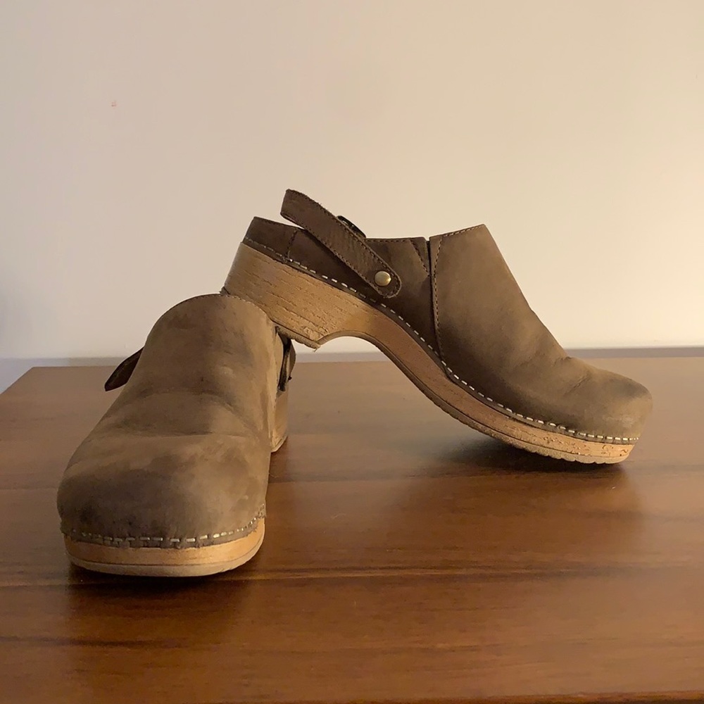 Dansko Berry Burnished Nubuck / Mushroom / Size 38